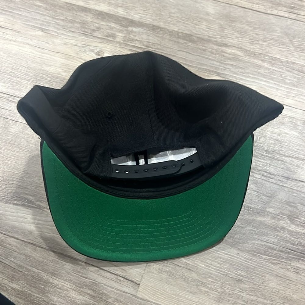 Mens snap back - Picture 2 of 2